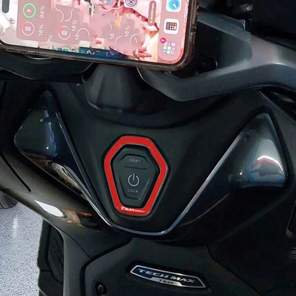 TMAX 560 2022 2023 Dashboard F - Tech Accessories 2022 reseña y precio